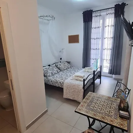 Amici Holidey Camera Stazione Guest house *
