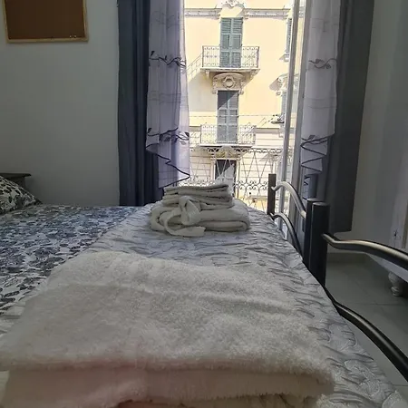 Amici Holidey Camera Stazione Guest house